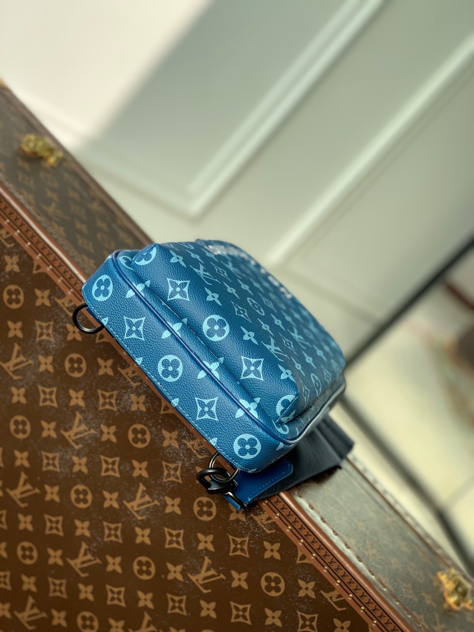 LV avenue bag in Atlantic Blue - Image 7