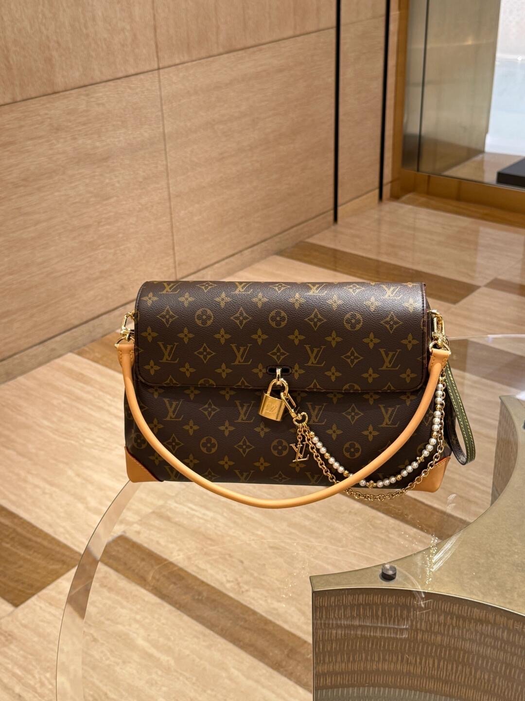 LV Hide Away MM Monogram Canvas - Image 3
