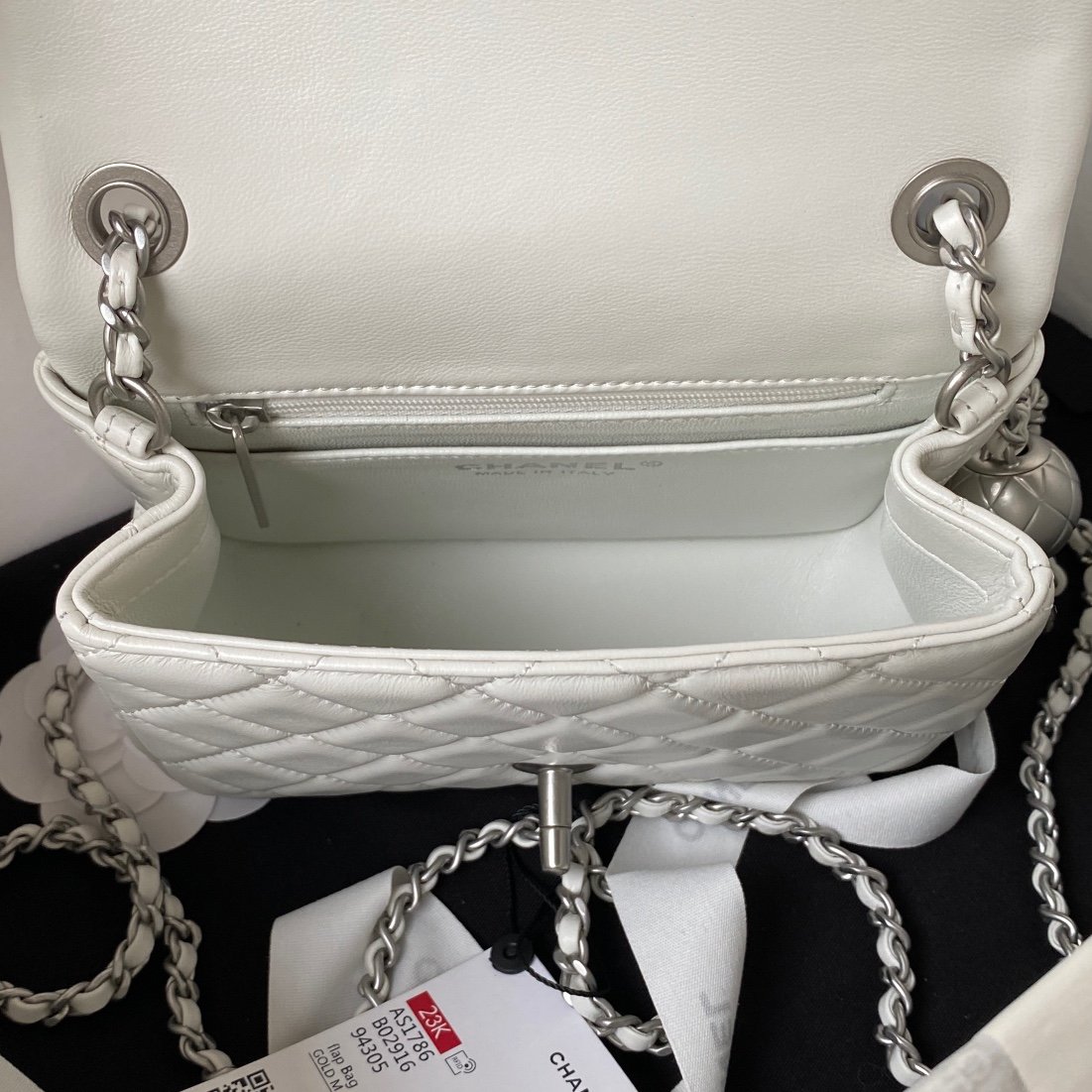 Chanel Mini Silver 22 White Calfskin - Image 4