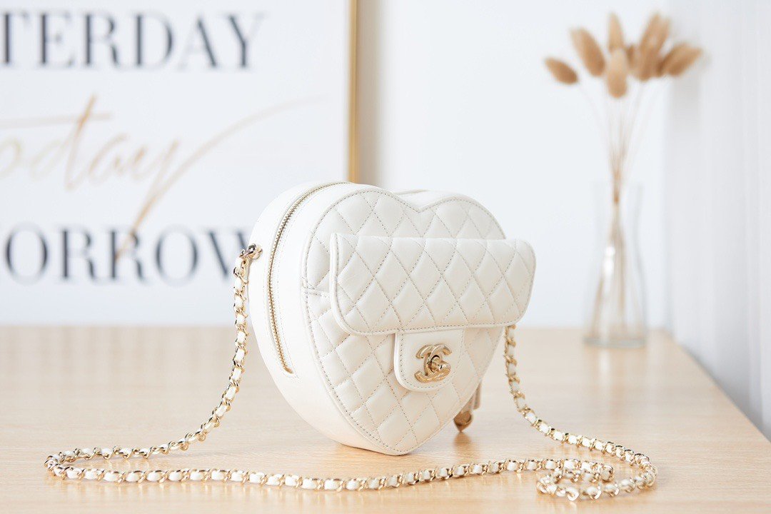 Chanel The One Like Auth Handbags Smooth Leather Heart-Pattern Milk Lock Gold 16.5x18x6.5cm - Image 8