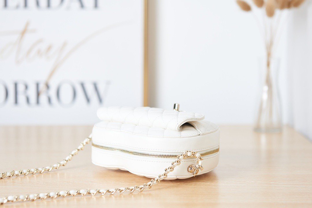 Chanel The One Like Auth Handbags Smooth Leather Heart-Pattern Milk Lock Gold 16.5x18x6.5cm - Image 6
