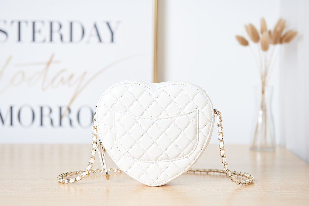 Chanel The One Like Auth Handbags Smooth Leather Heart-Pattern Milk Lock Gold 16.5x18x6.5cm - Image 4