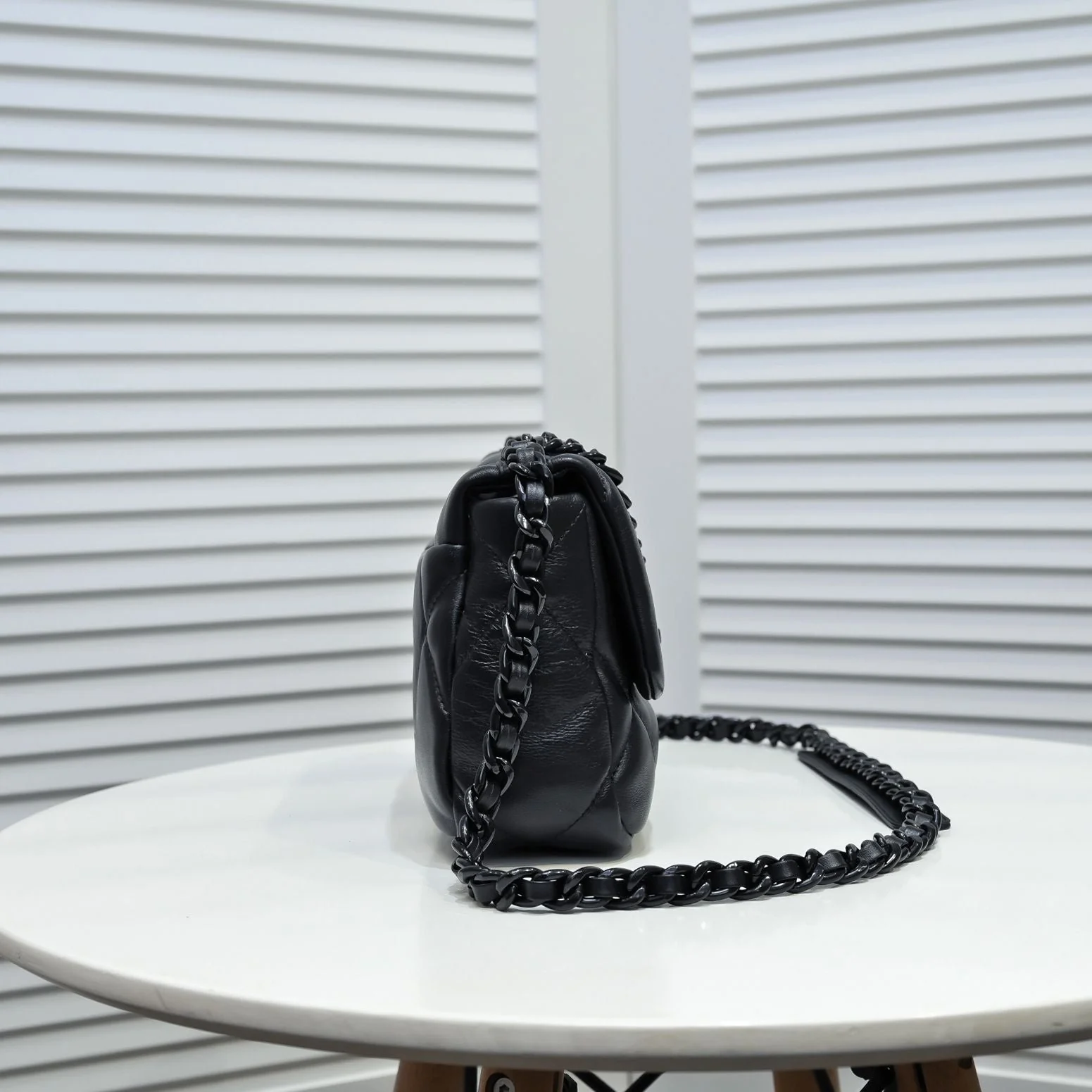 CHANEL 19 Small in Black - Image 6