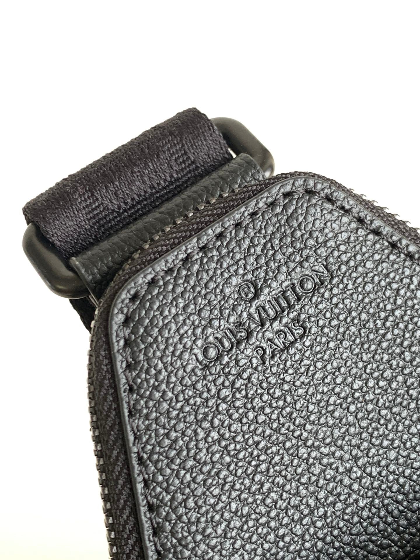 LV AVENUE 31 IN BLACK CANVAS CALFSKIN - Image 7