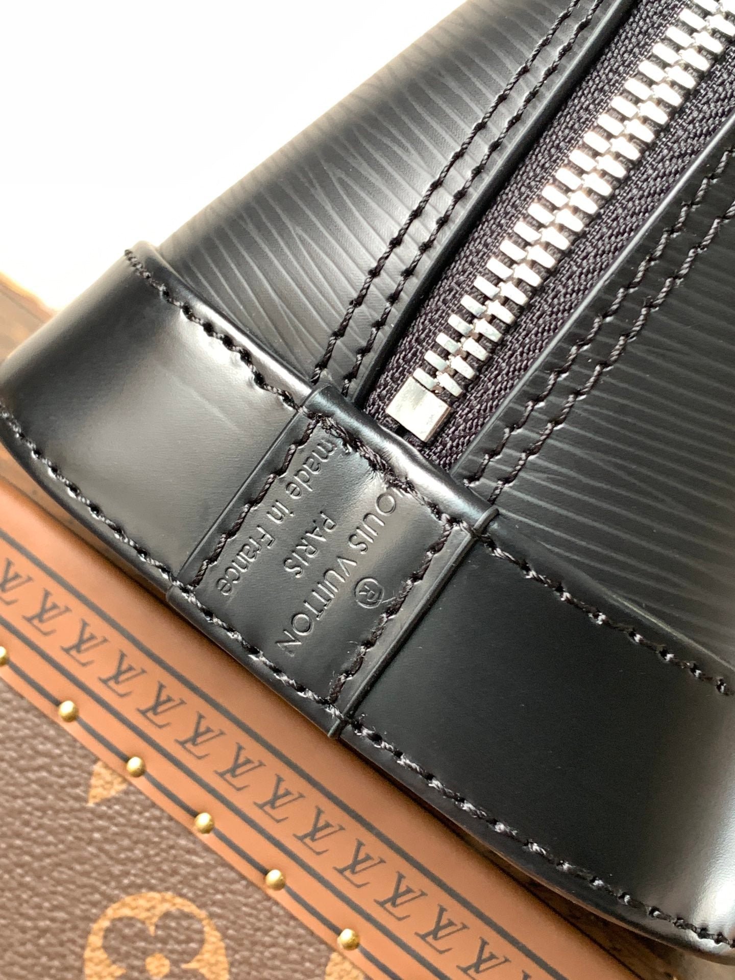 LV ALMA BB BAG 23 IN BLACK GRAIN COWHIDE - Image 7